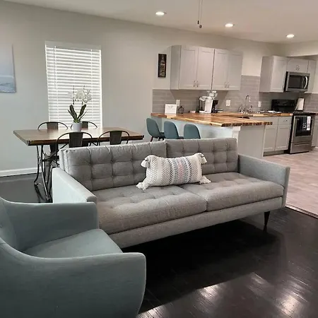 Modern 3B2B Home Near Lackland And Downtown